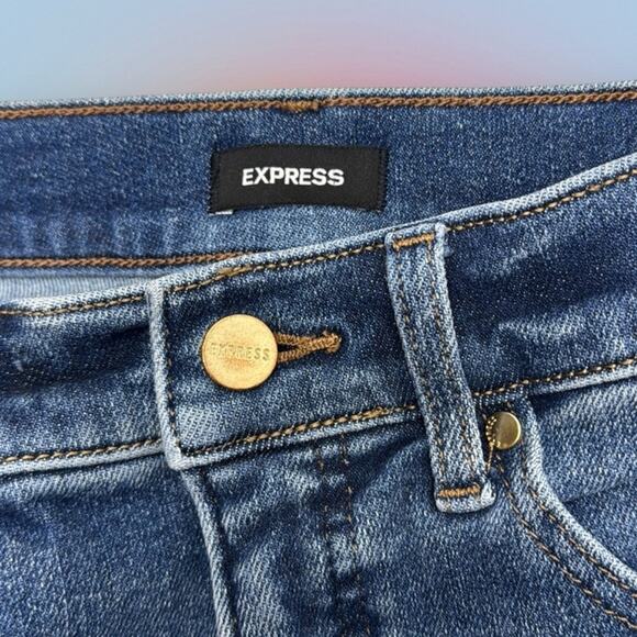 EXPRESS Women’s 2 Short Distressed SKYSKRAPER Blue Jeans - Picture 5 of 5